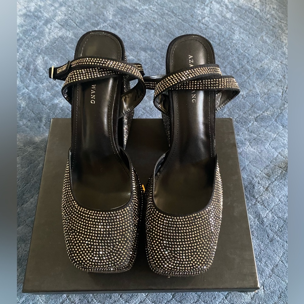 Black pumps